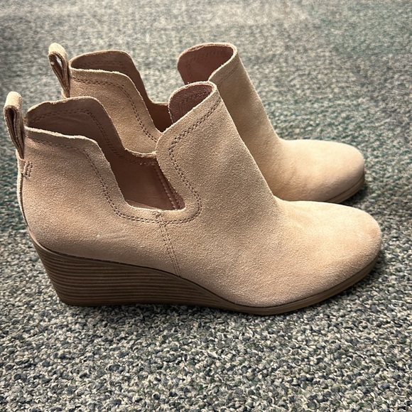 Tom’s Kallie Wedge Bootie - Picture 7 of 8